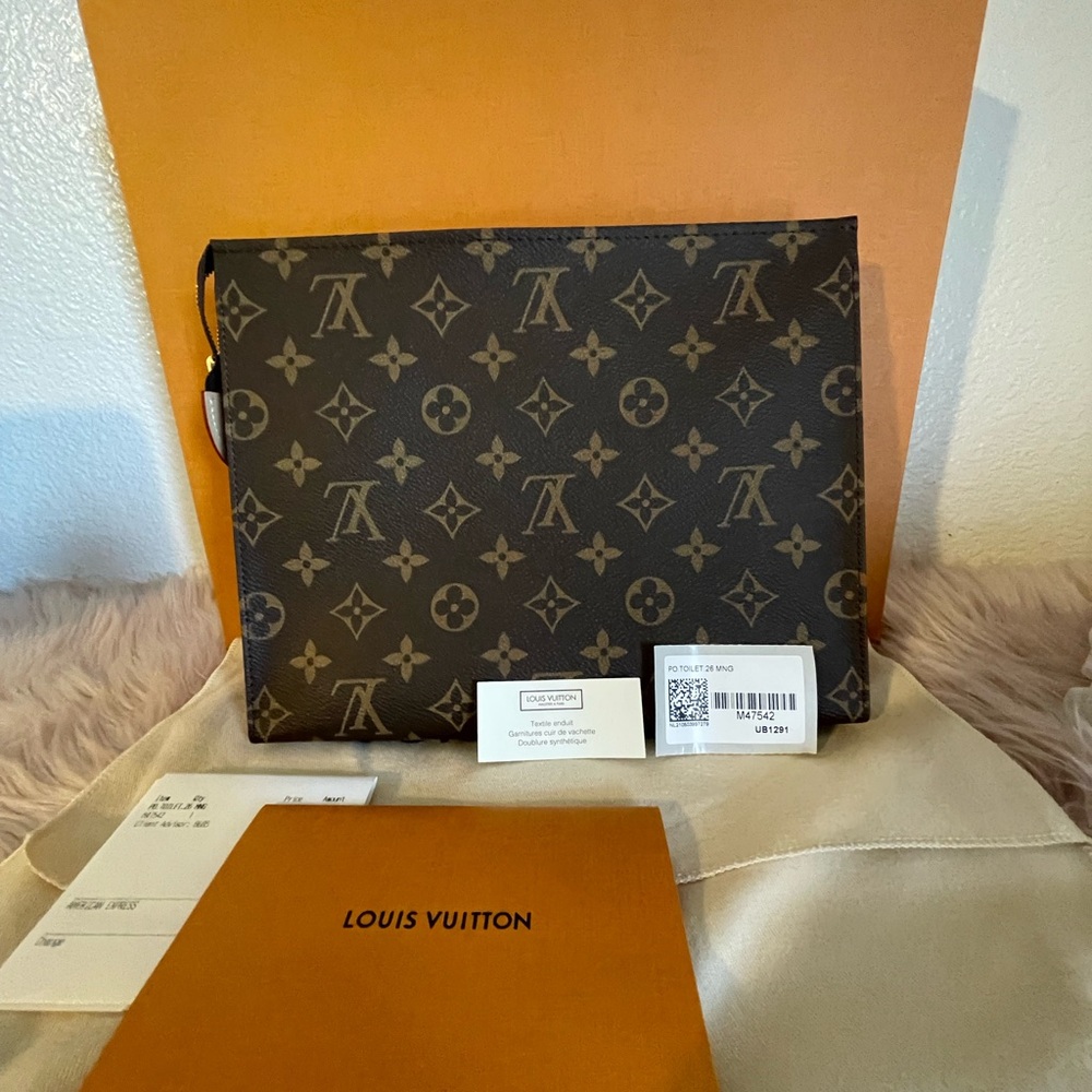 Louis Vuitton toiletry pouch 26